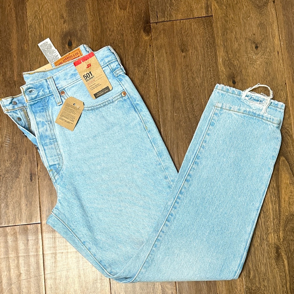 NWT Levi’s women’s 501 button-fly skinny jeans High rise - 100% cotton 29 x 28